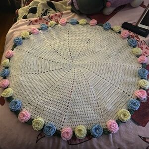 Small Crocheted Flower Bouquet Blanket